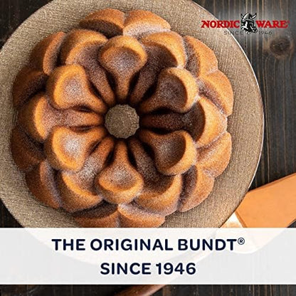 Nordic Ware Magnolia Bundt, 10 Cup, Toffee