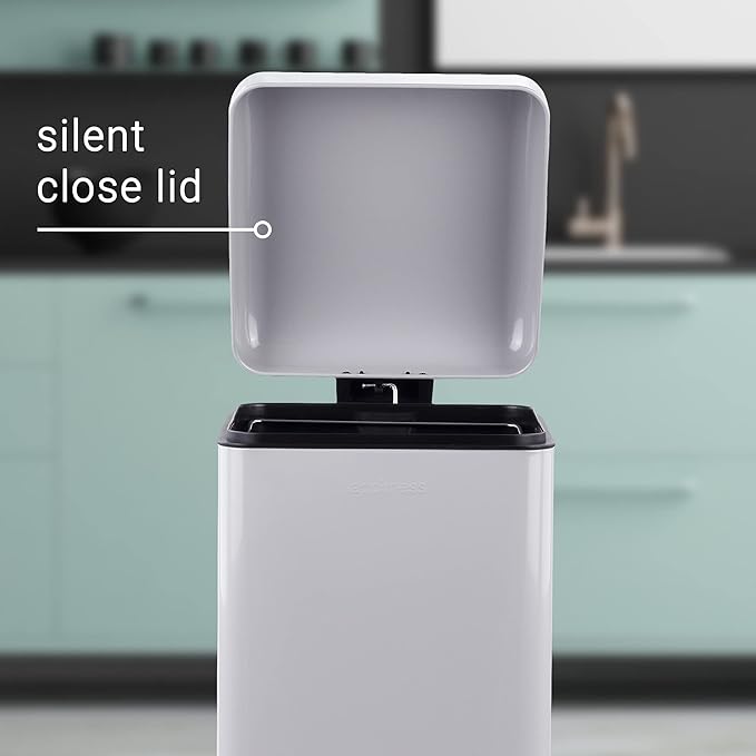 happimess HPM1007C Betty Retro 8-Gallon Step-Open Trash Can