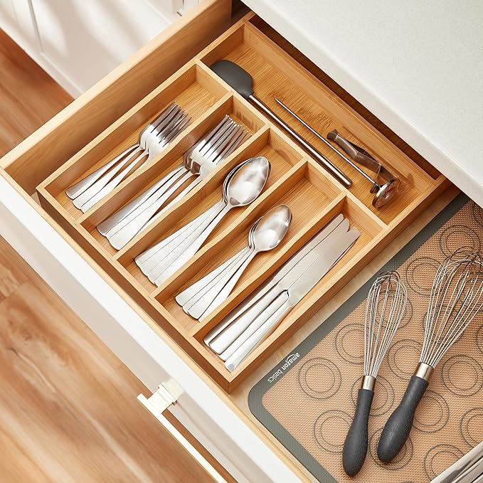Amazon Basics 20-Piece Stainless Steel Flatware Set with Square Edge, Service for 4, Silver