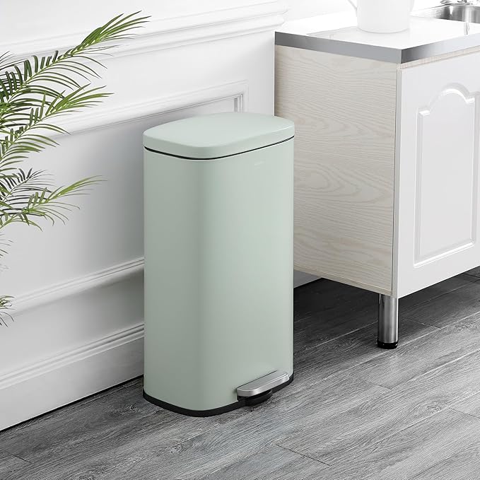 happimess HPM1011H Curtis 8-Gallon Step-Open Trash Can, Fingerprint Resistant